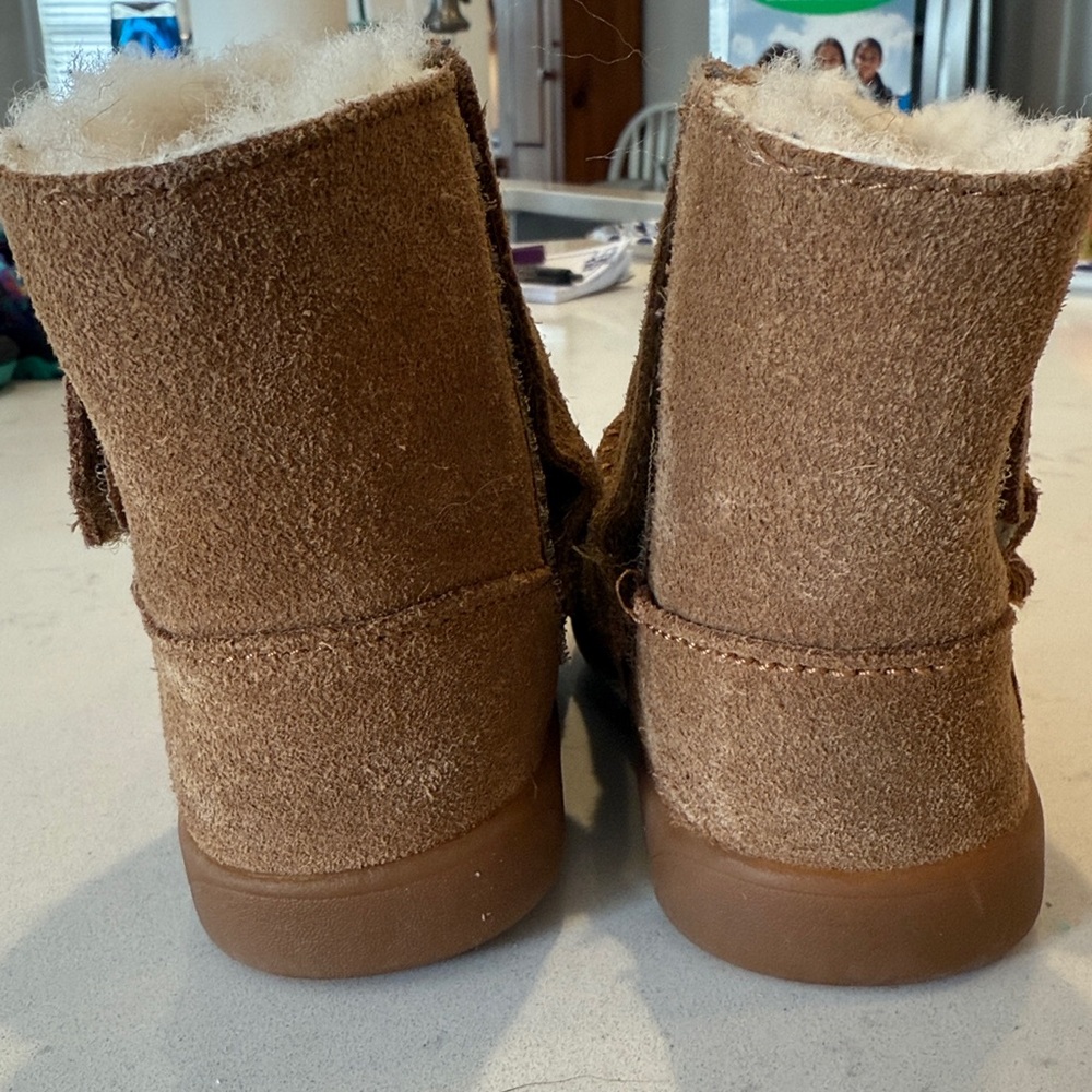 Toddler Uggs Size 6 - Picture 4 of 8